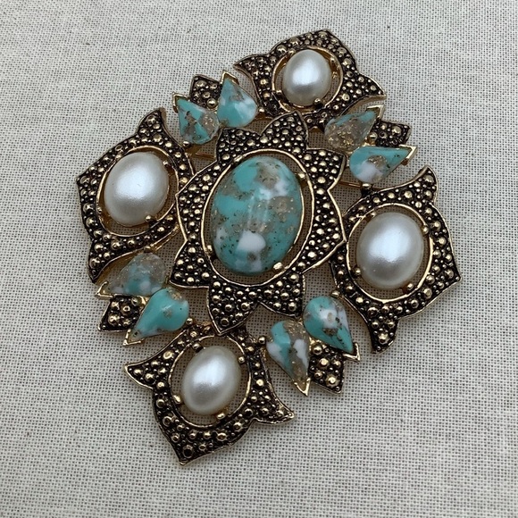 Vintage Sarah Coventry  Brooch with Turquoise and Pearl Accents - Picture 1 of 6